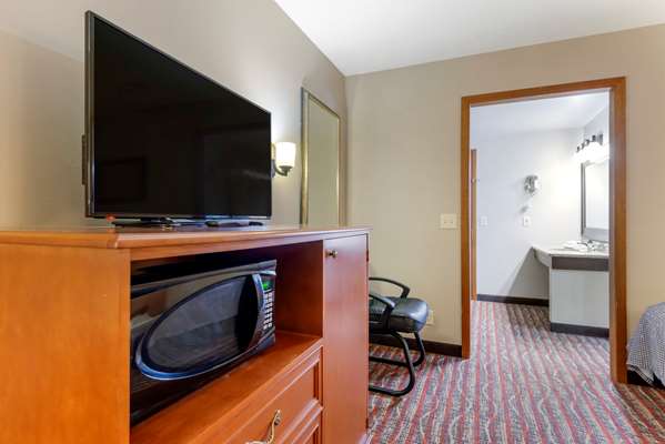  - Econo Lodge Lakeside Marquette