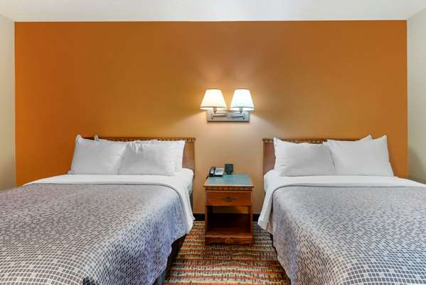  - Econo Lodge Lakeside Marquette