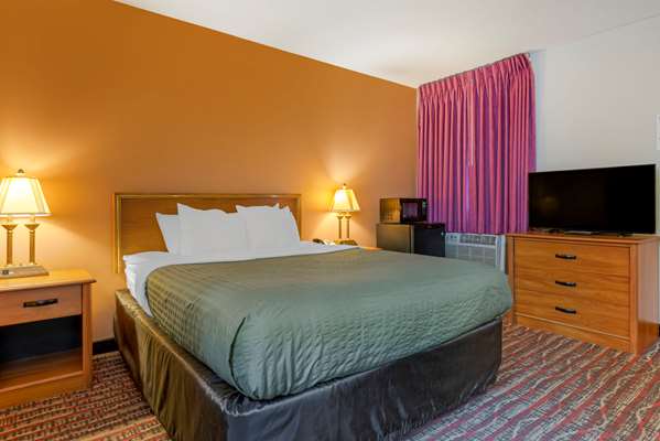  - Econo Lodge Lakeside Marquette
