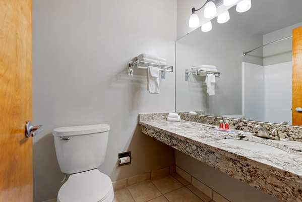  - Econo Lodge Lakeside Marquette