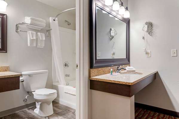  - Econo Lodge Lakeside Marquette