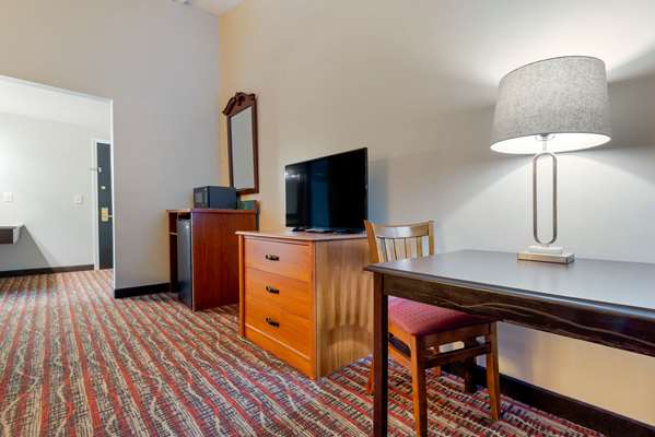  - Econo Lodge Lakeside Marquette