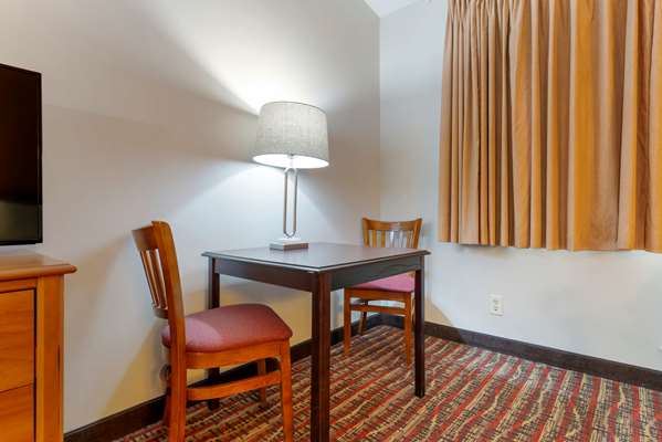  - Econo Lodge Lakeside Marquette