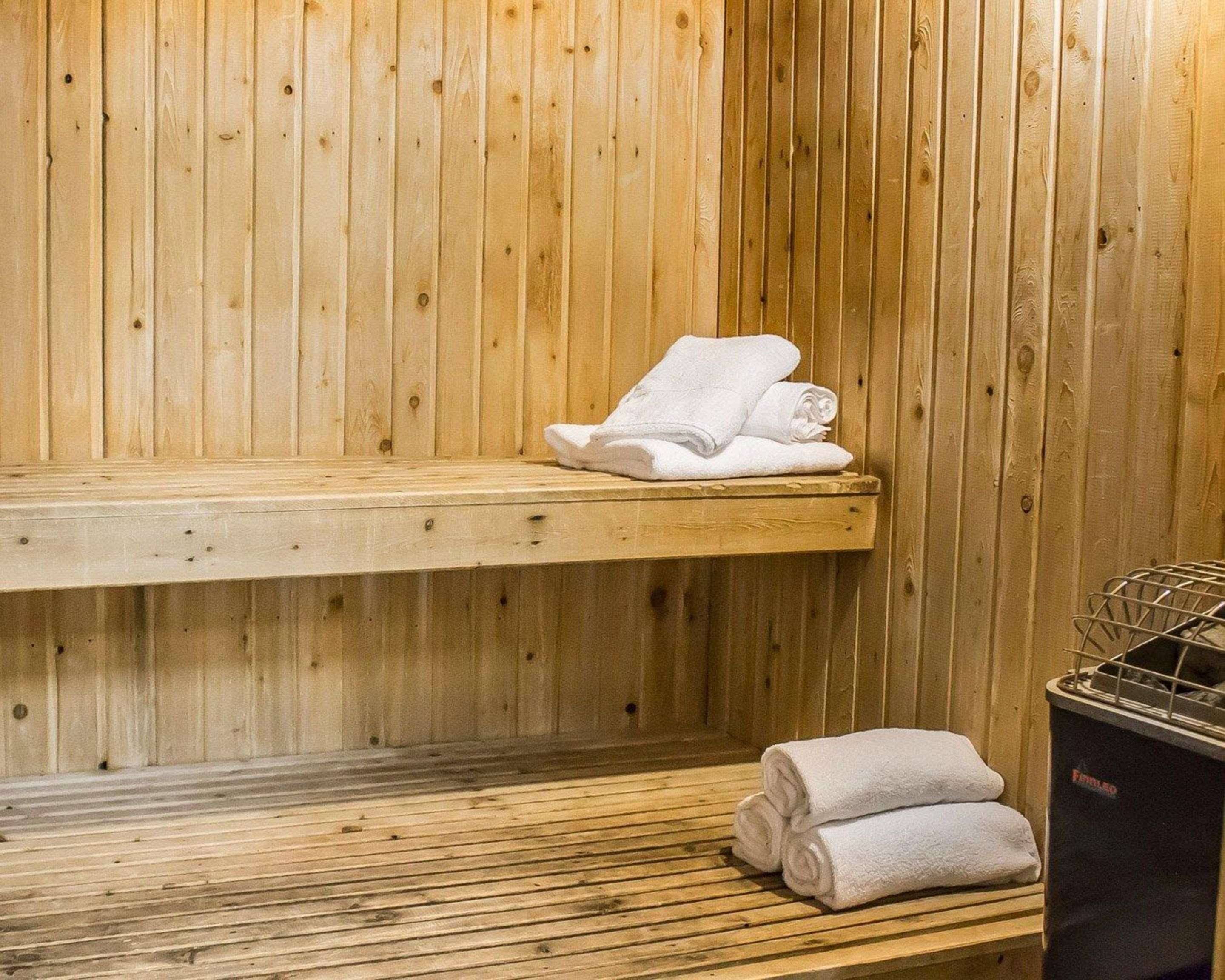 Hotel sauna | Econo Lodge On the Bay