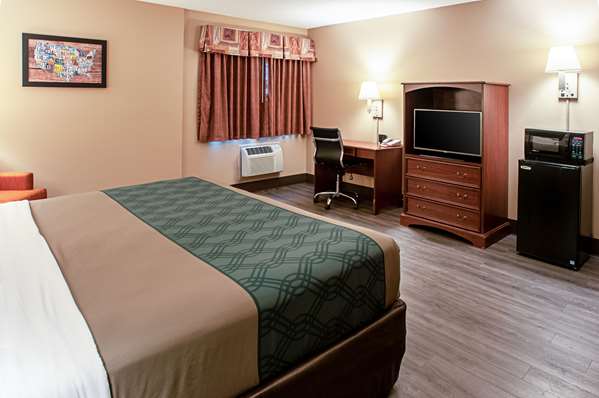  - Econo Lodge on the Bay Menominee