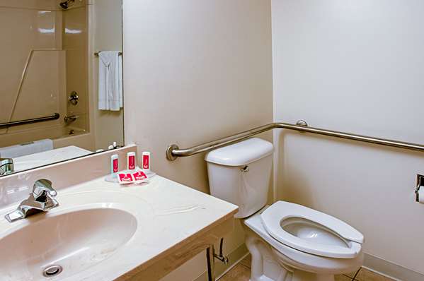  - Econo Lodge on the Bay Menominee