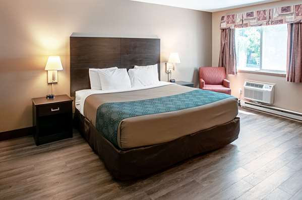  - Econo Lodge on the Bay Menominee