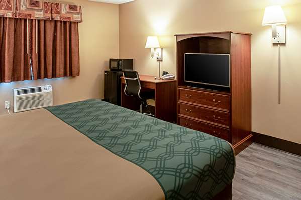  - Econo Lodge on the Bay Menominee