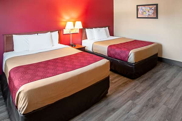  - Econo Lodge on the Bay Menominee