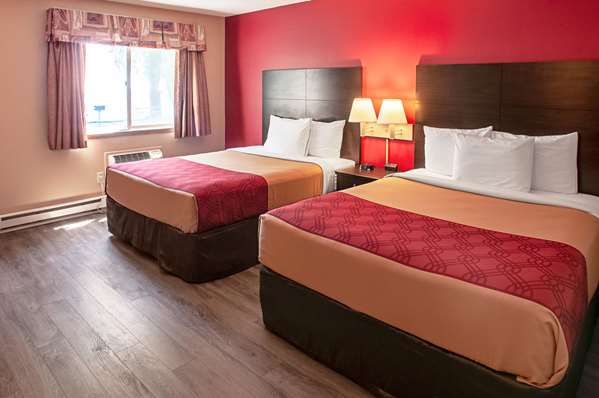  - Econo Lodge on the Bay Menominee