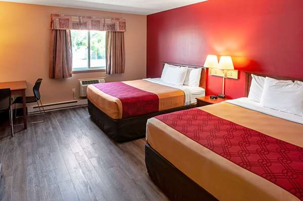  - Econo Lodge on the Bay Menominee