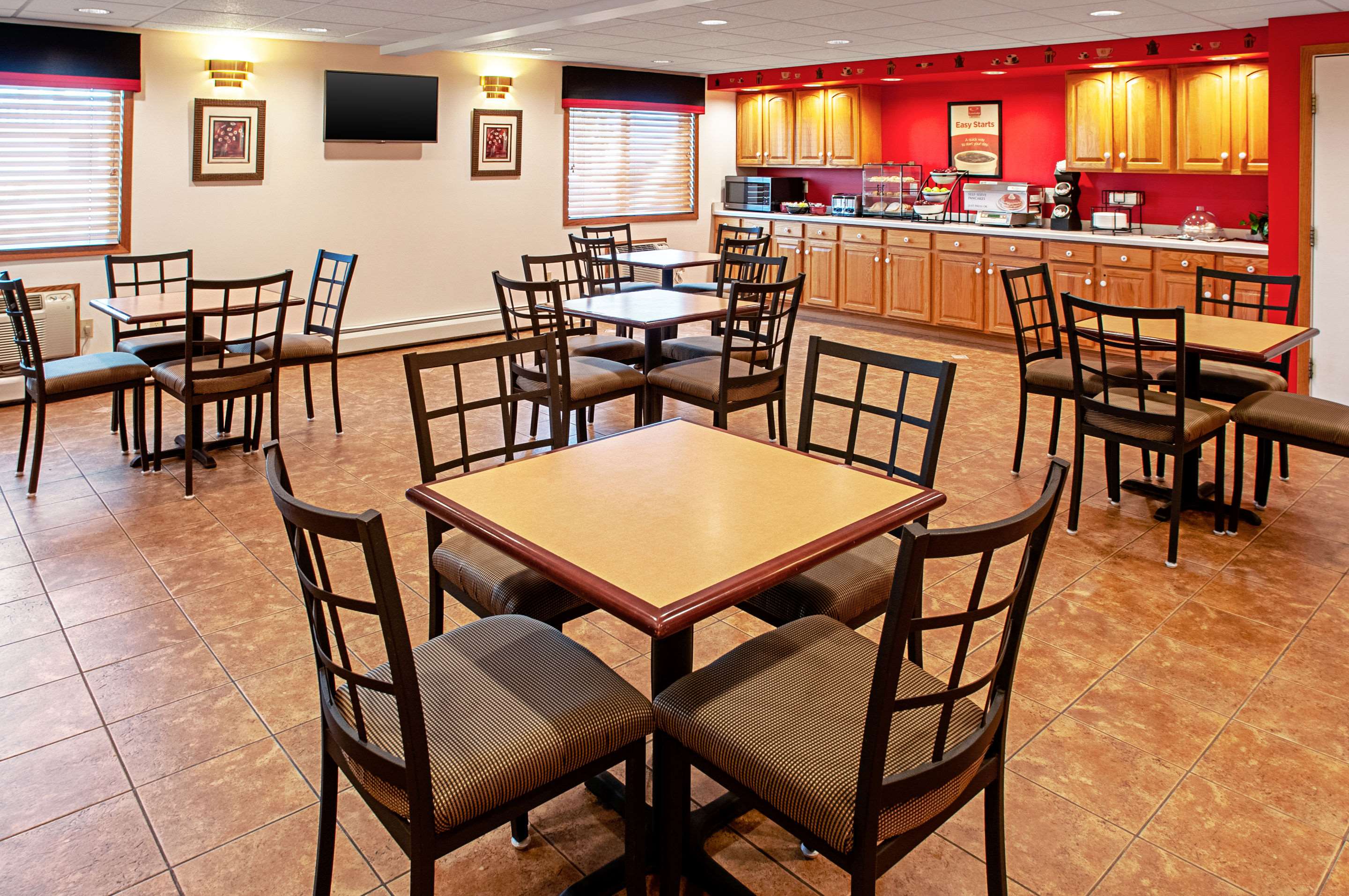 Free continental breakfast | Econo Lodge On the Bay