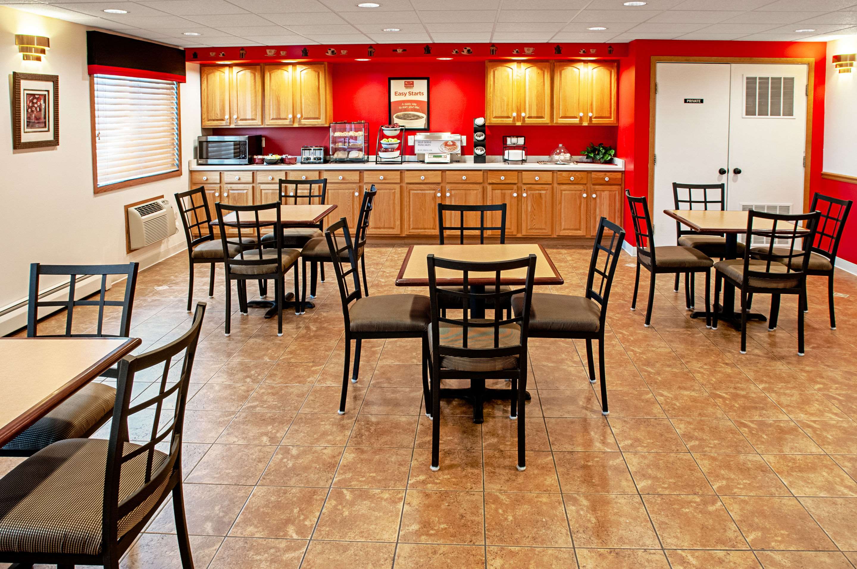 Spacious breakfast area | Econo Lodge On the Bay