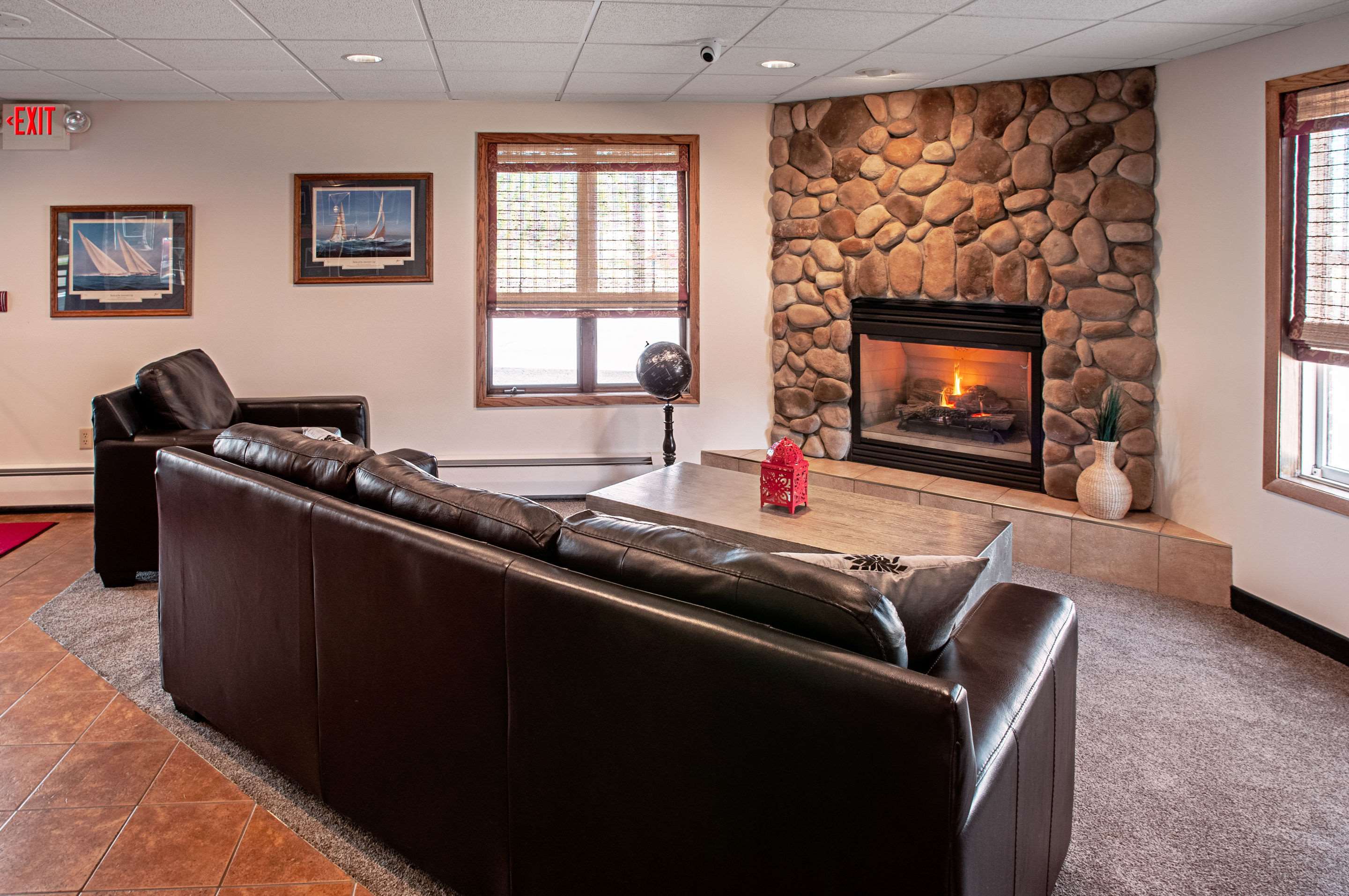 Hotel lobby | Econo Lodge On the Bay