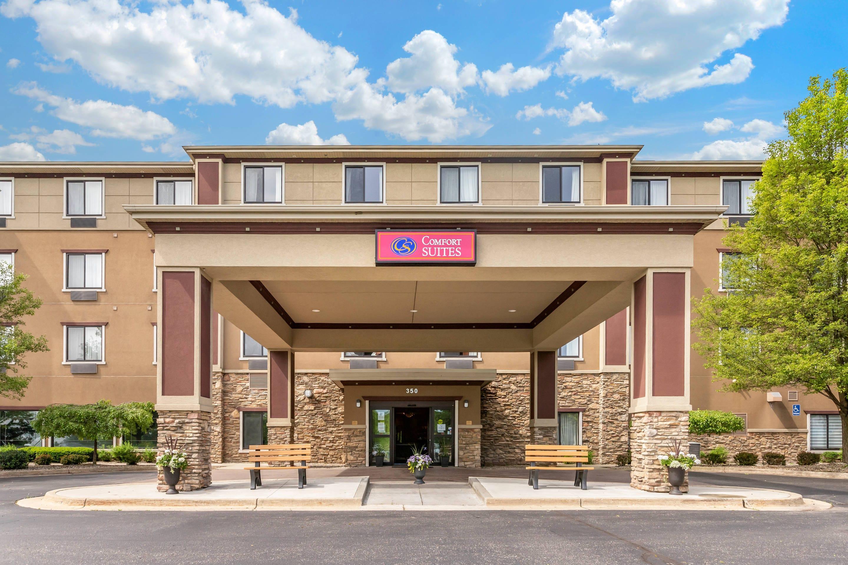 Hotel Entrance | Comfort Suites Grand Rapids North