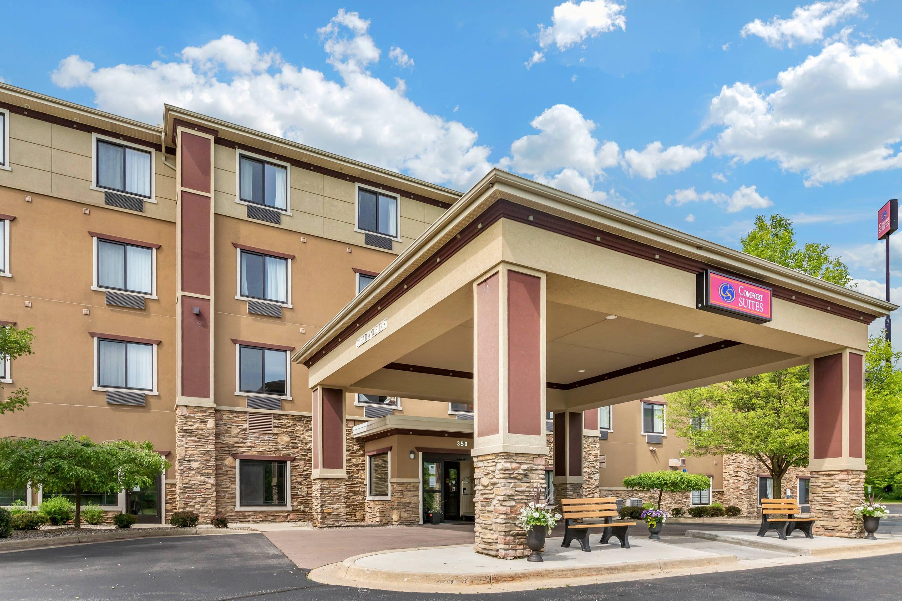Hotel Entrance | Comfort Suites Grand Rapids North