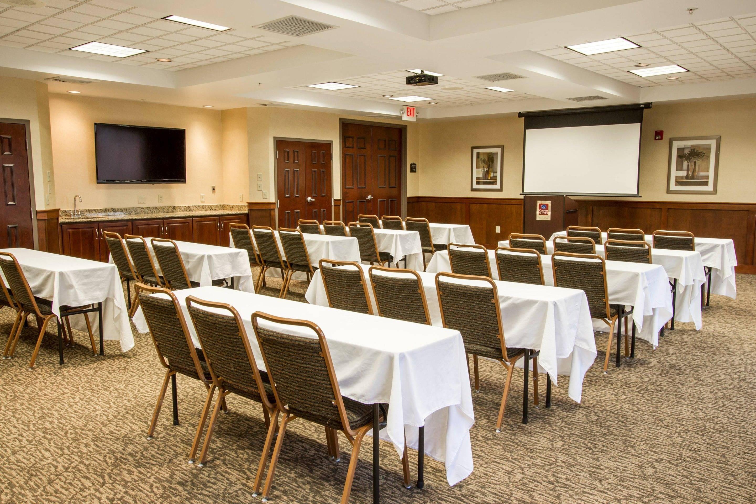 Meeting room | Comfort Suites Grand Rapids North