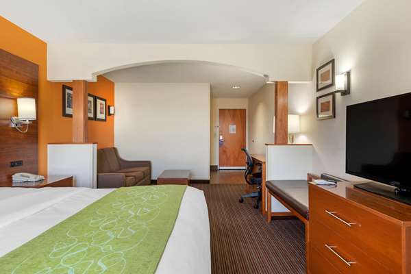  - Comfort Suites Stevensville - I-94, Exit 23
