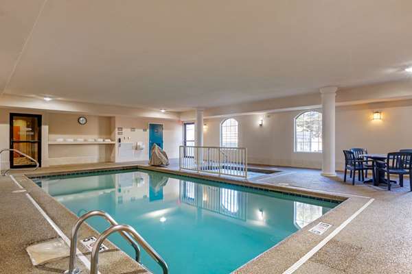Pool - Comfort Suites Stevensville - I-94, Exit 23