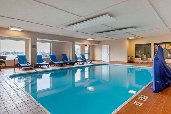 Pool - Comfort Suites South Haven