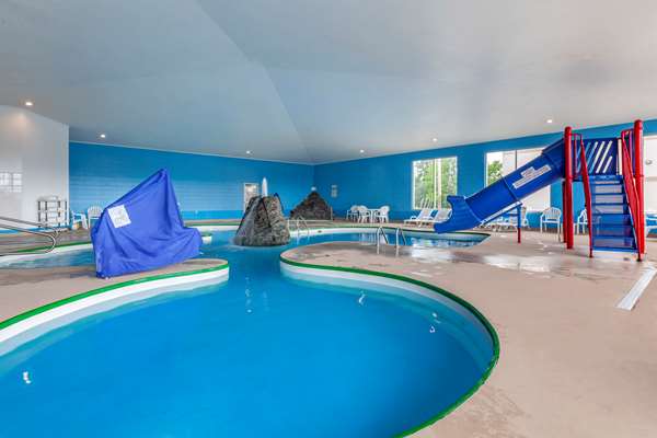 Pool - Comfort Suites Escanaba