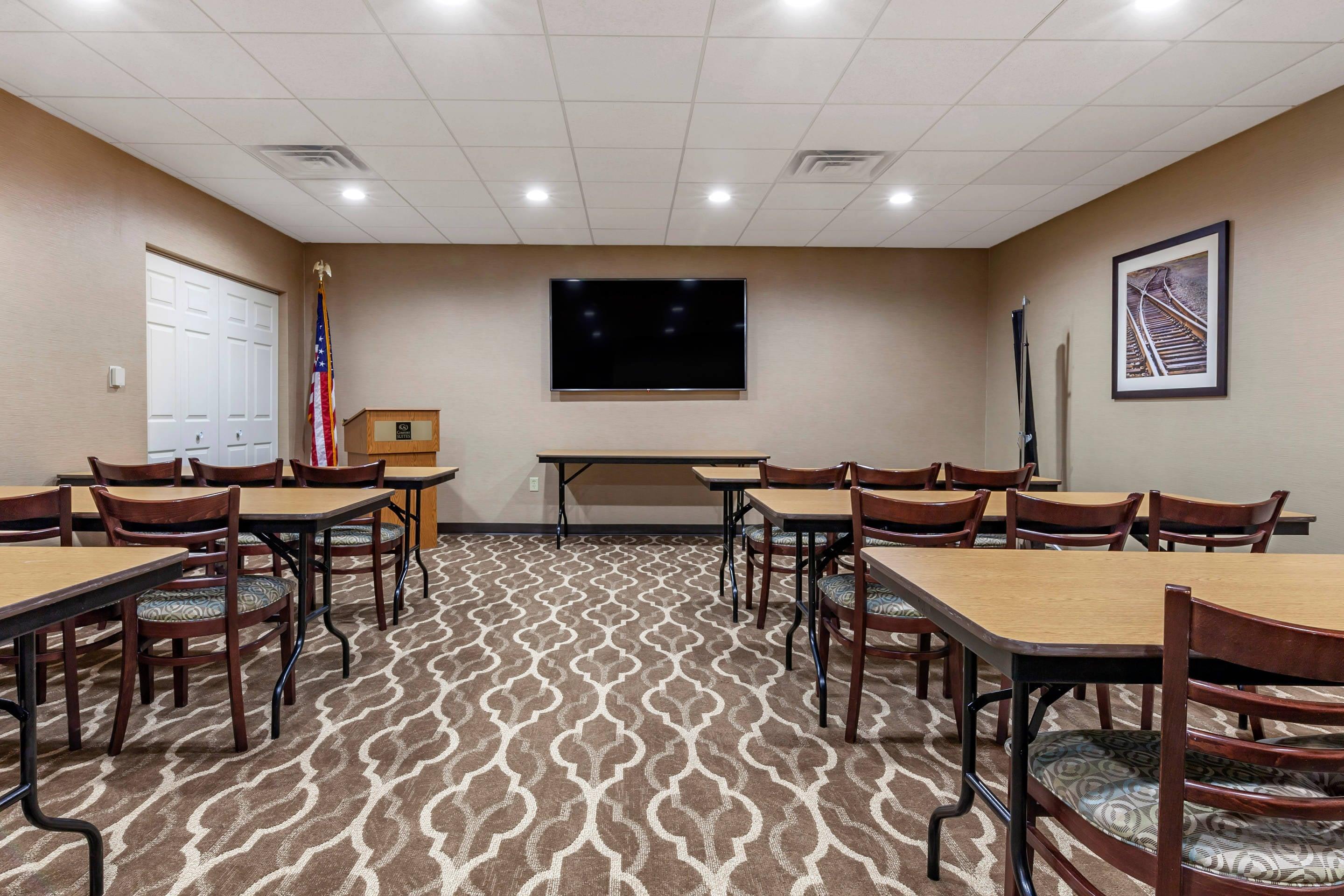 Meeting room | Comfort Suites Escanaba