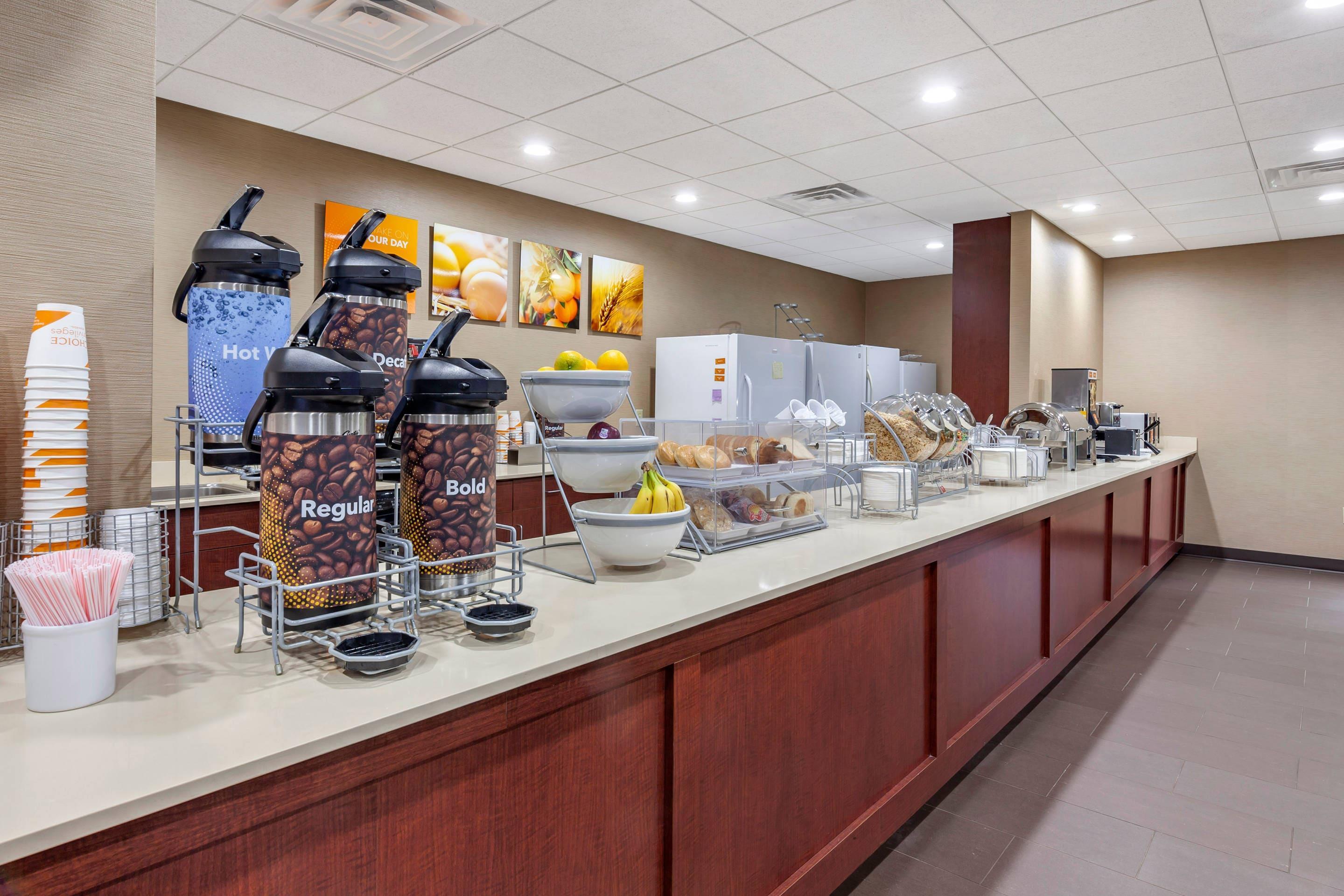 Breakfast area | Comfort Suites Escanaba