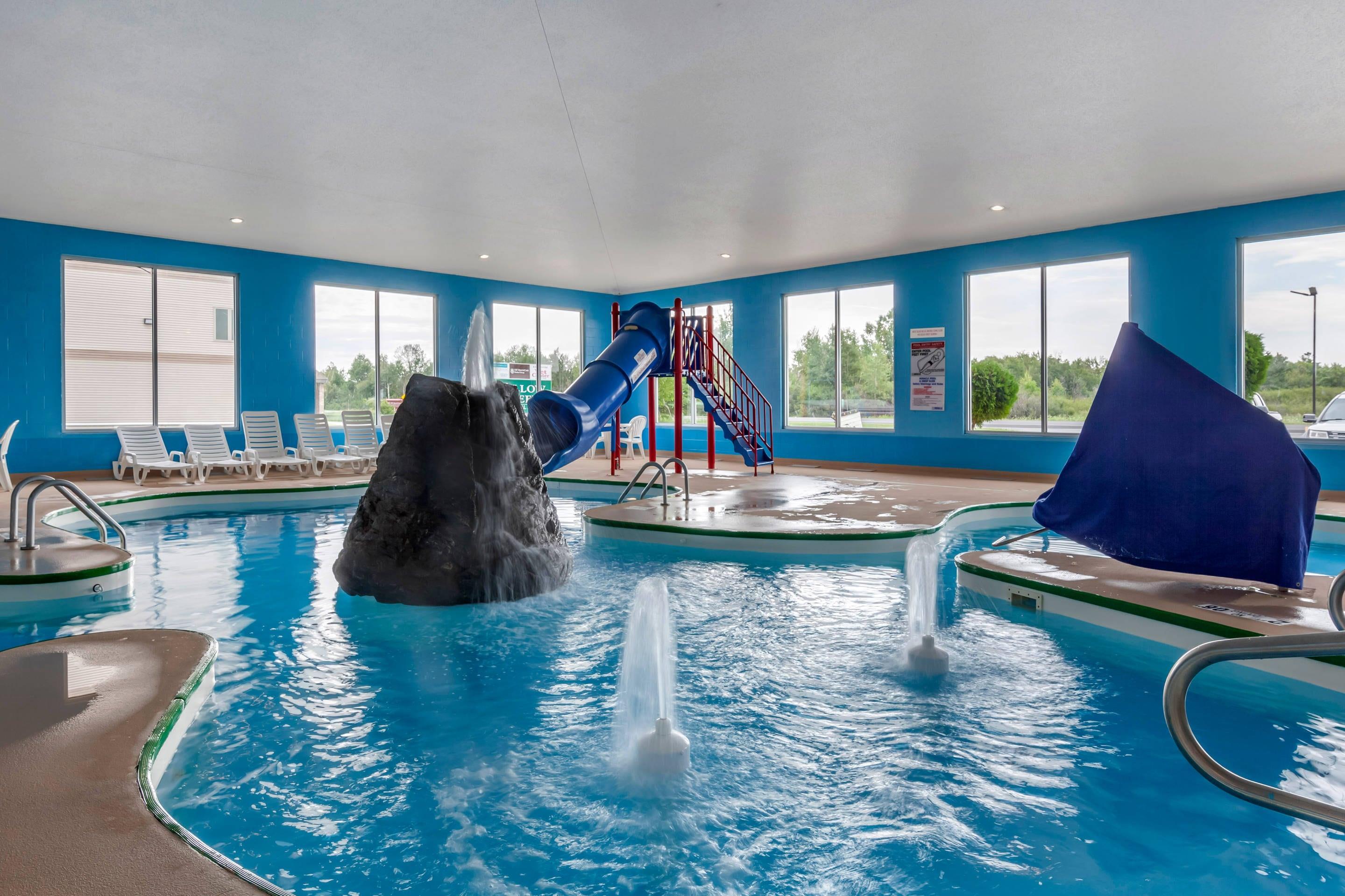 Indoor pool | Comfort Suites Escanaba