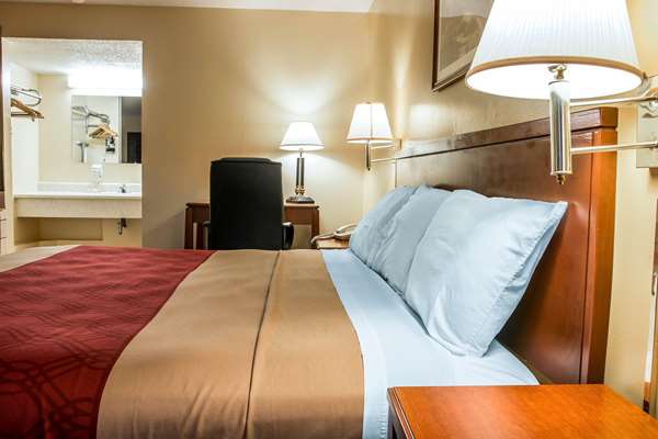  - Econo Lodge Paw Paw