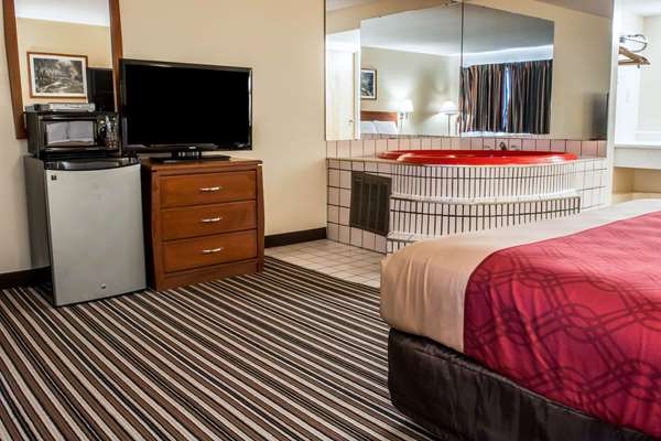  - Econo Lodge Paw Paw