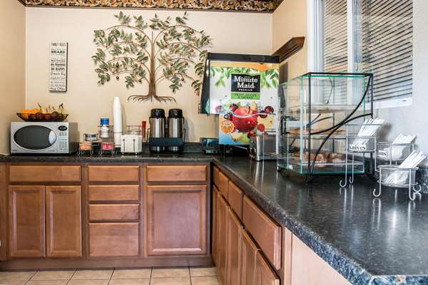 Amenities - Econo Lodge Paw Paw