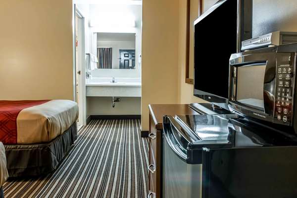  - Econo Lodge Paw Paw