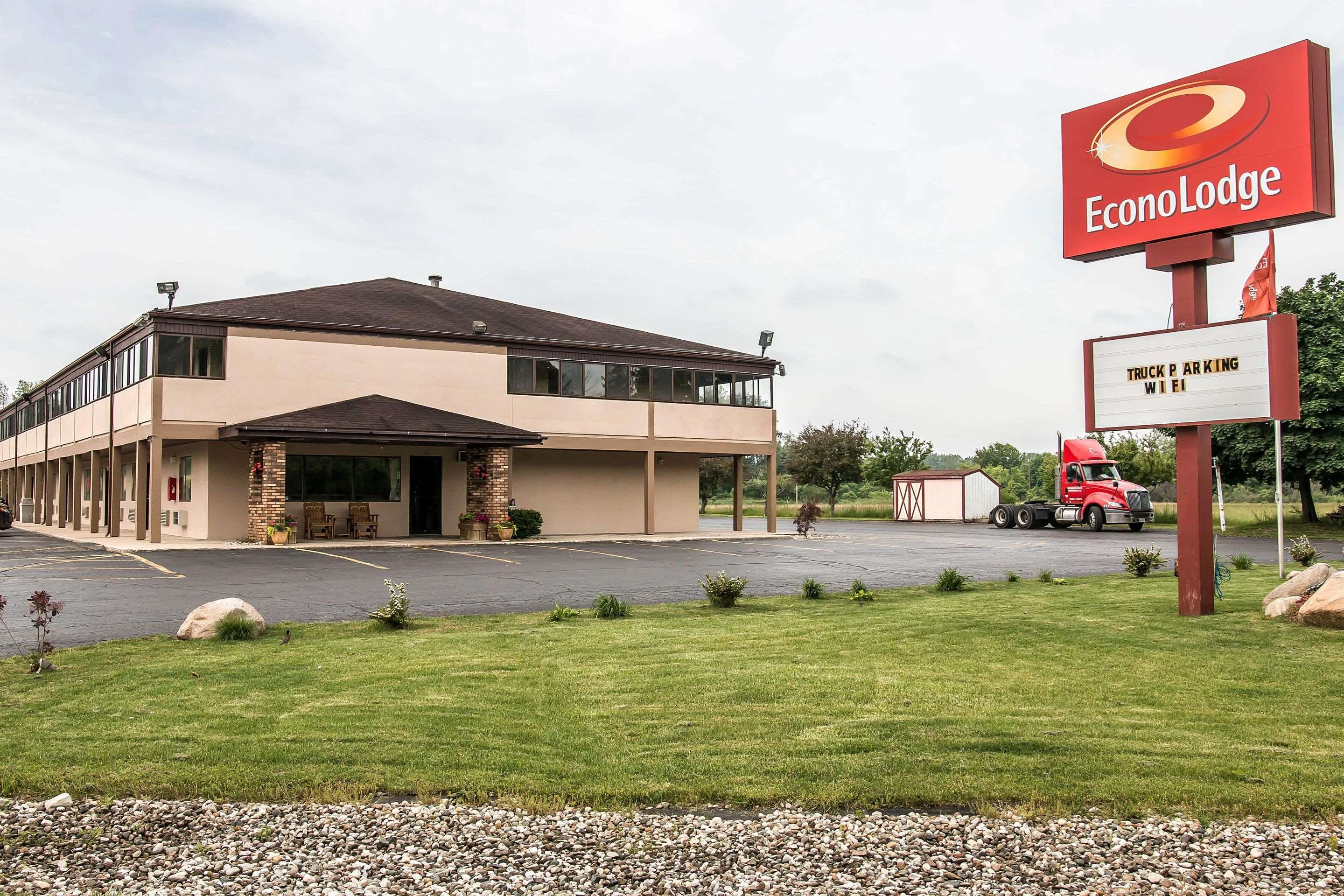 Hotel exterior | Econo Lodge Paw Paw