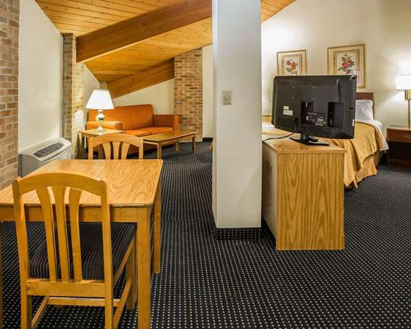 Suite - Quality Inn & Suites Dundee