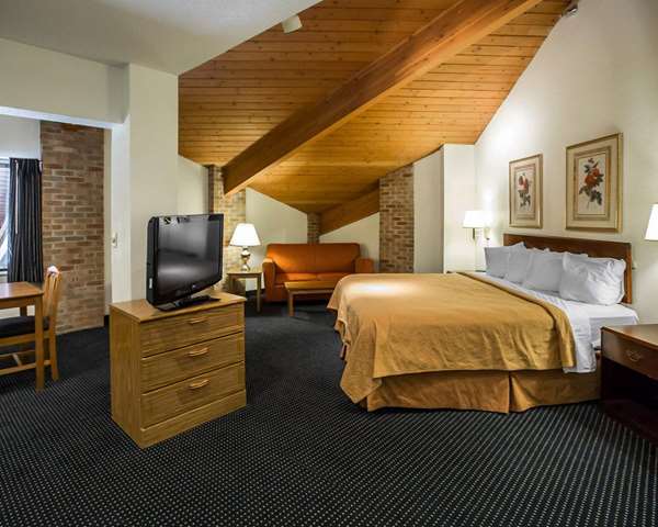 Suite - Quality Inn & Suites Dundee
