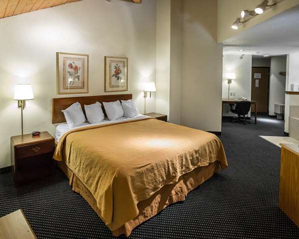 Suite - Quality Inn & Suites Dundee