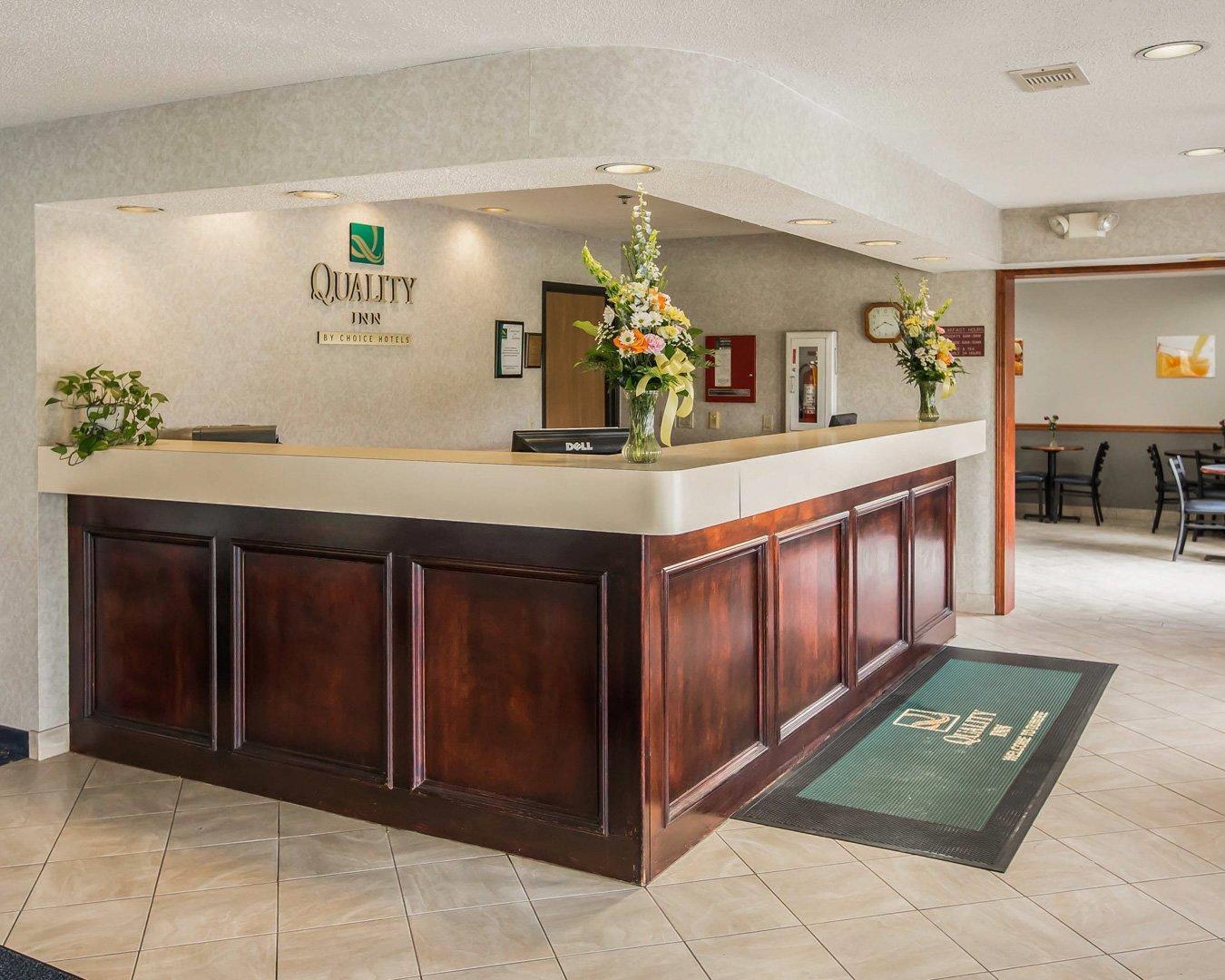 Front desk with friendly staff | Quality Inn Dundee