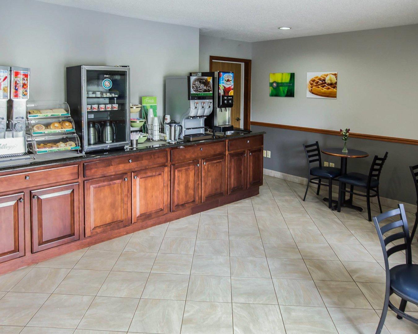 Hot and cold breakfast buffet | Quality Inn Dundee