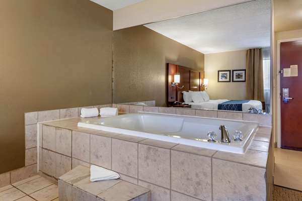  - Comfort Inn Warren