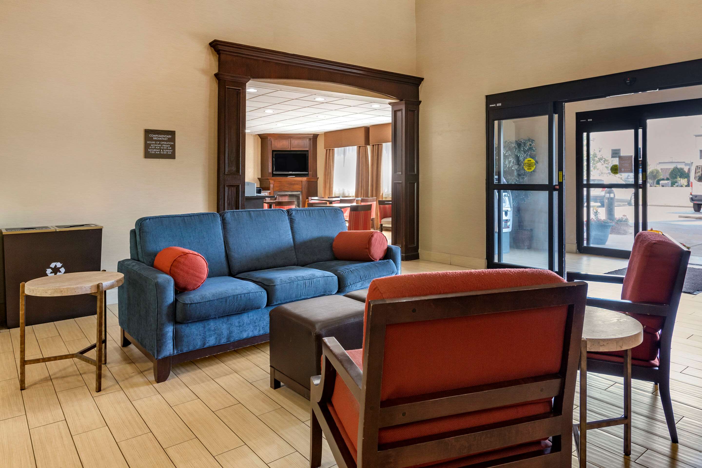 Spacious lobby with sitting area | Comfort Inn Warren