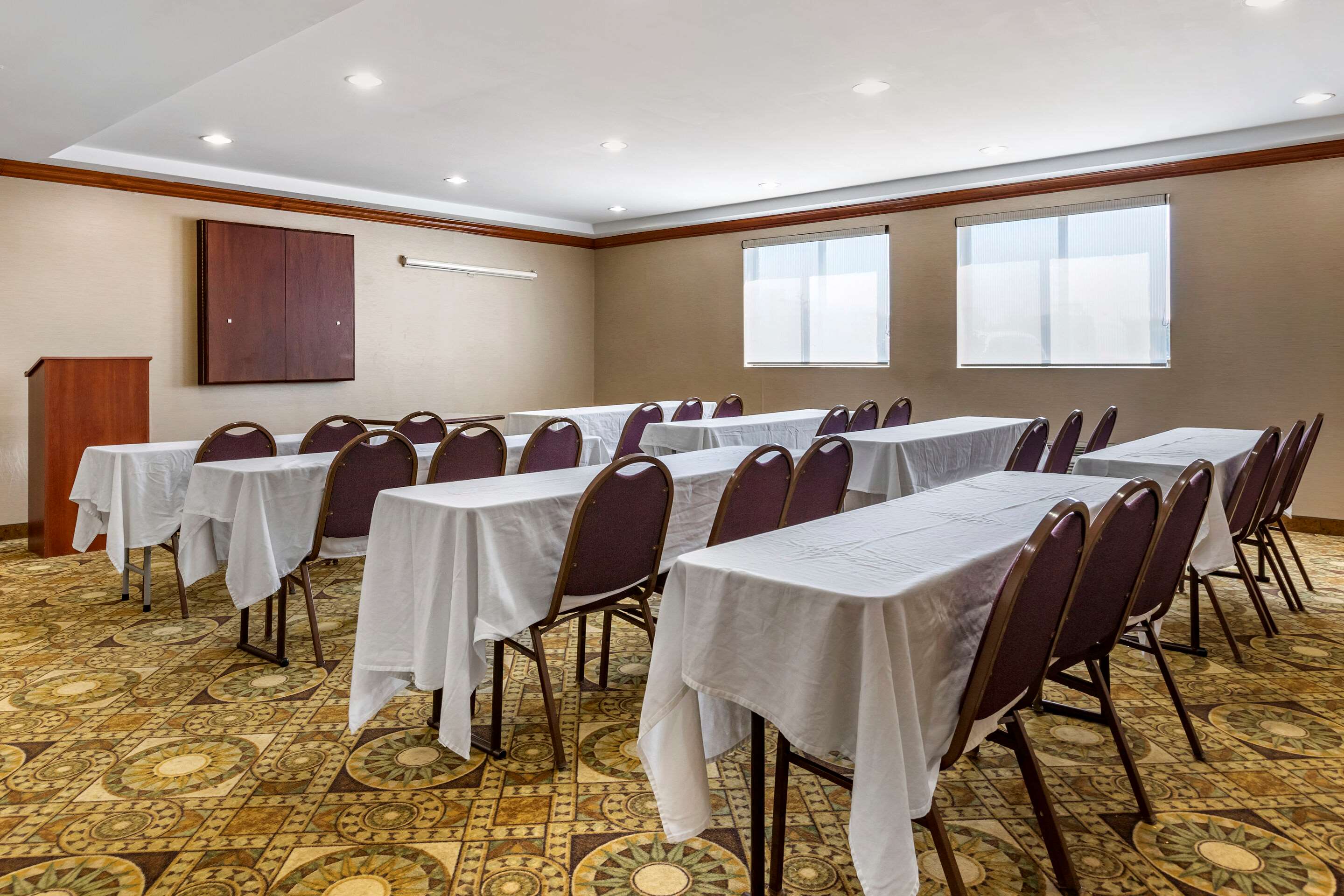 Meeting room | Comfort Inn Warren