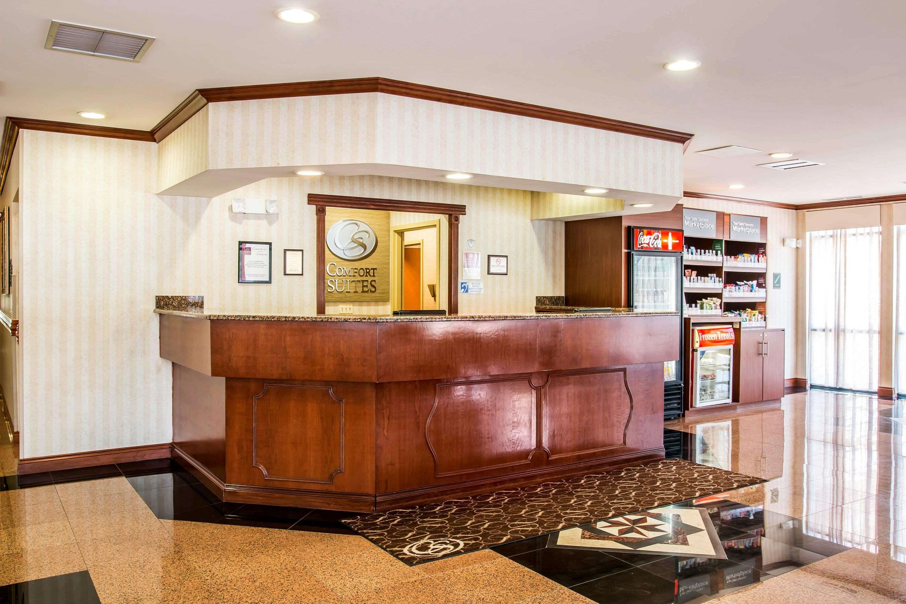 Hotel lobby | Comfort Suites Canton
