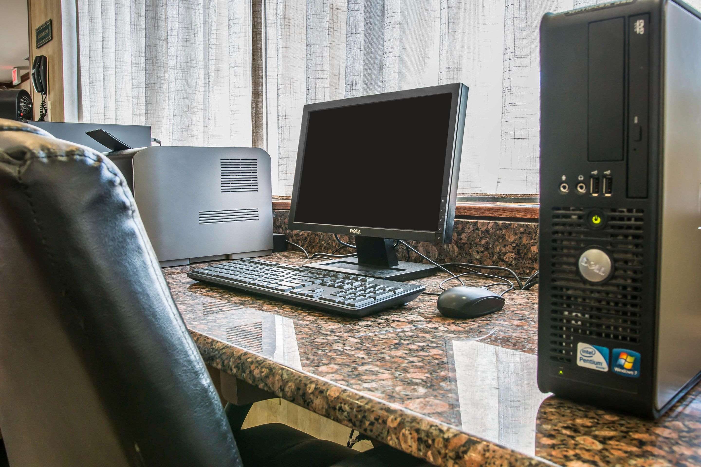 Computer in the lobby | Comfort Suites Canton