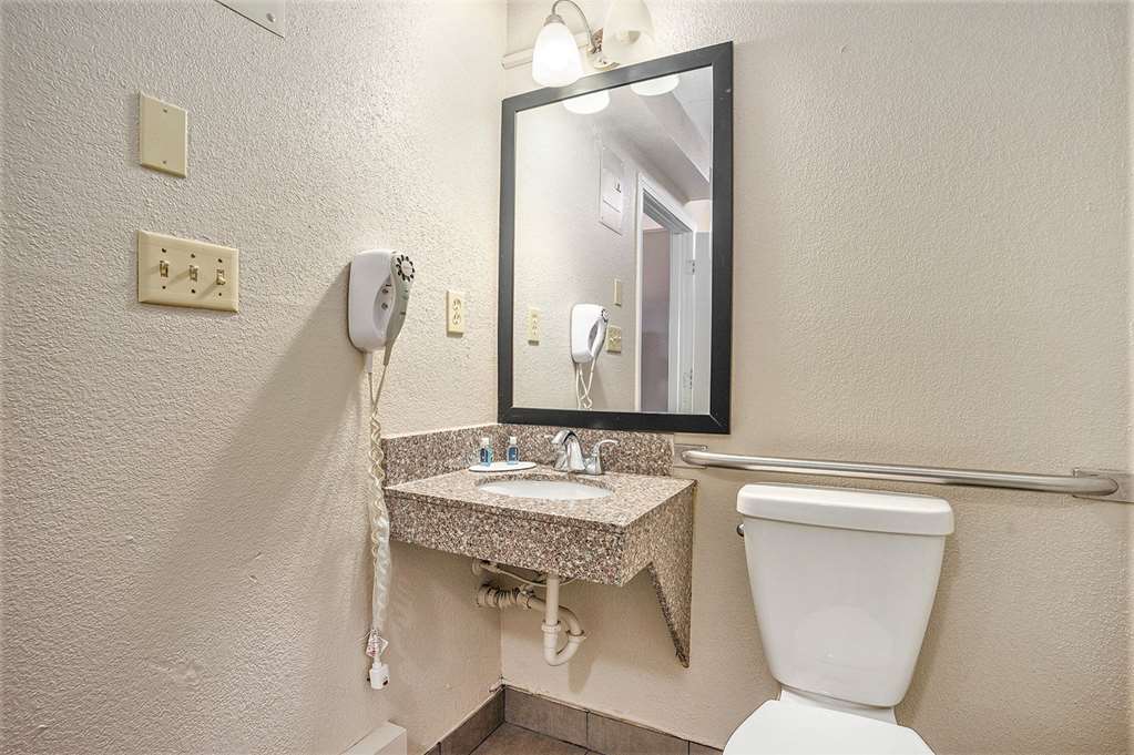 RODEWAY INN-guestroom-Guest Room,Bathroom,On-Site.jpg