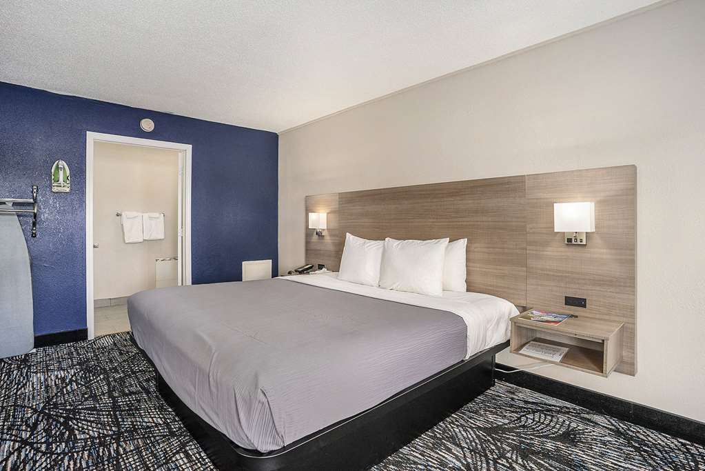 RODEWAY INN-guestroom-Guest Room,On-Site.jpg
