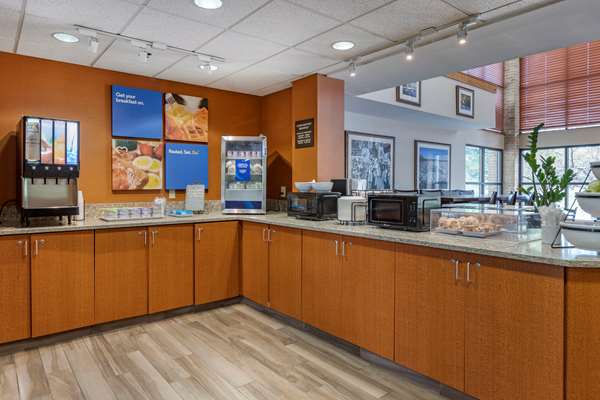 Amenities - Comfort Inn Okemos