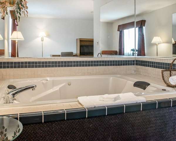 Suite - Quality Inn Hudsonville