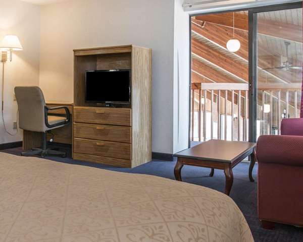 Suite - Quality Inn Hudsonville
