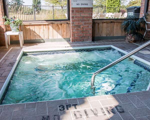 Pool - Quality Inn Hudsonville