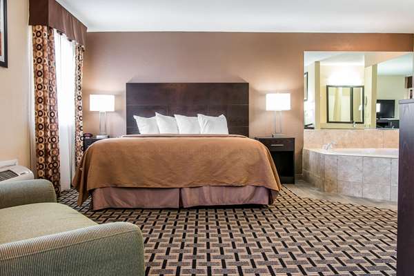Suite - Quality Inn Byron Center Grand Rapids